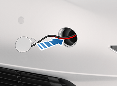 箭头指示安装牵引环盖。